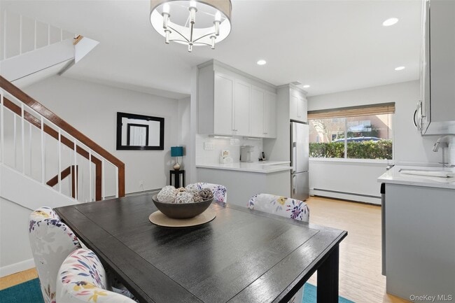 Building Photo - 10 Bayberry Ln