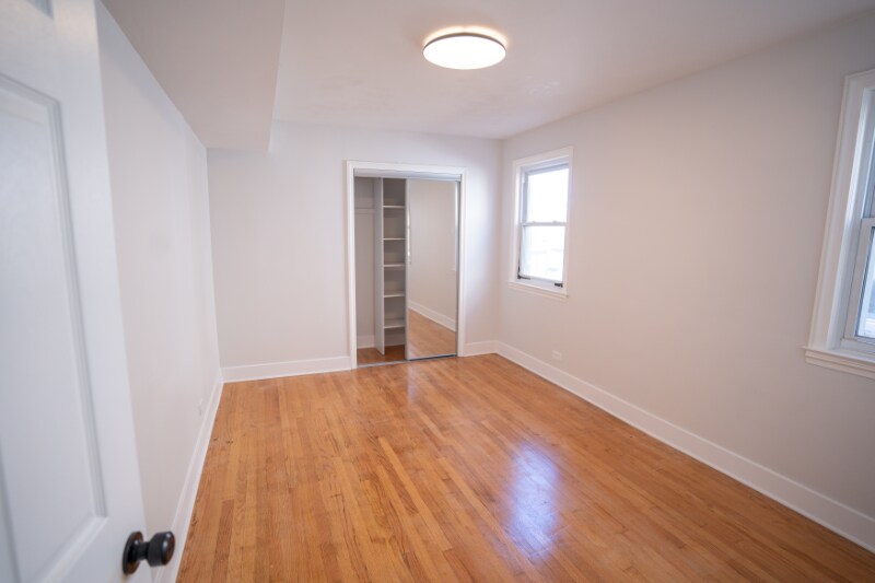 Building Photo - 5735 W Addison St