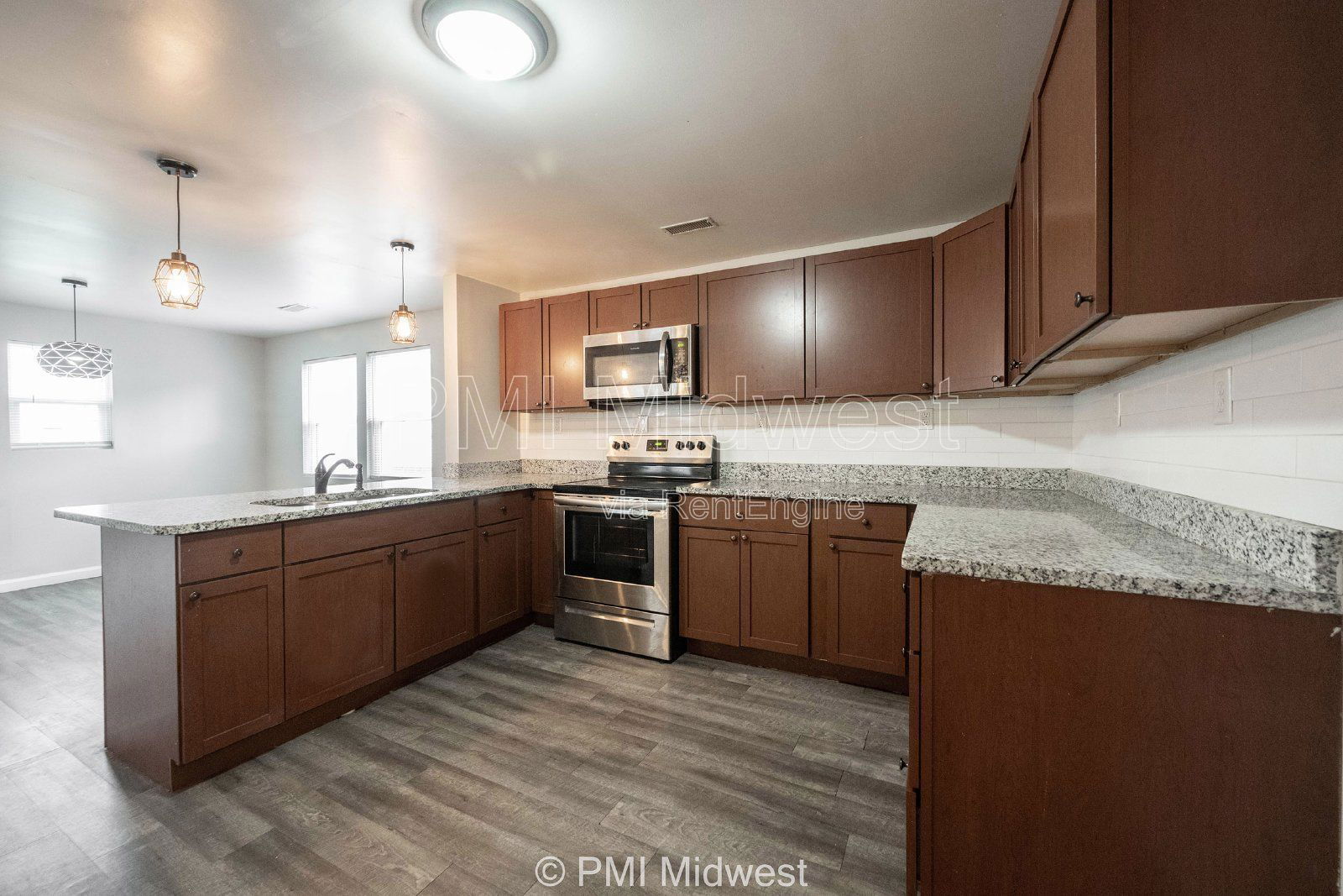 Building Photo - 955 N Traub Ave