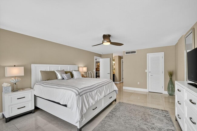 Building Photo - 3546 S Ocean Blvd