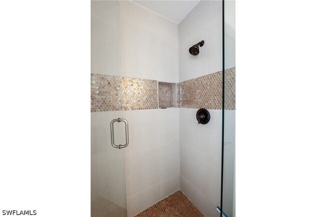 Building Photo - 3510 Lakemont Dr
