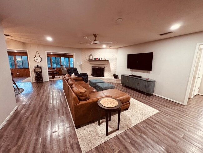 Building Photo - 249 Wedgewood Ln