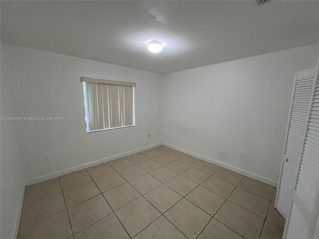 Building Photo - 2817 SW 39th Ave