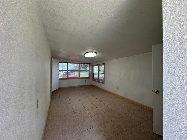 Building Photo - Charming 3 Bedroom, 1 Bath Home in Port Ch...