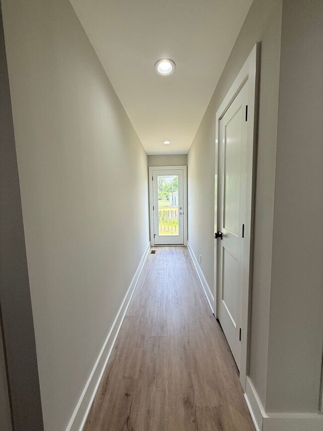 Building Photo - Lovely New Home in Old Hickory - Fenced in...
