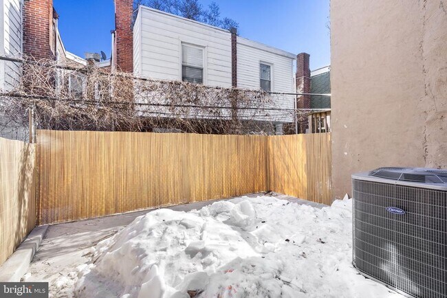 Building Photo - 458 W Earlham Ter