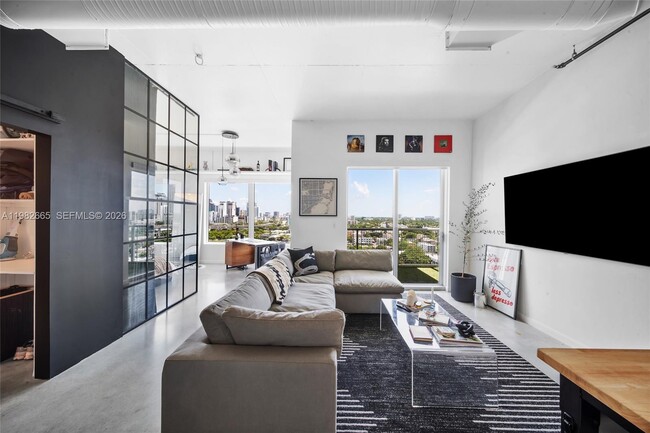 Building Photo - 10 SW South River Dr