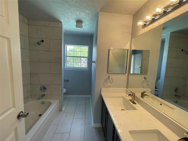 Building Photo - 14803 Silver Knight Ct