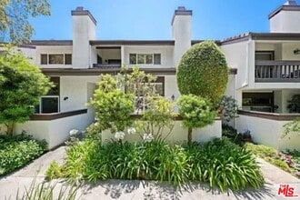 Building Photo - 1546 Palisades Dr