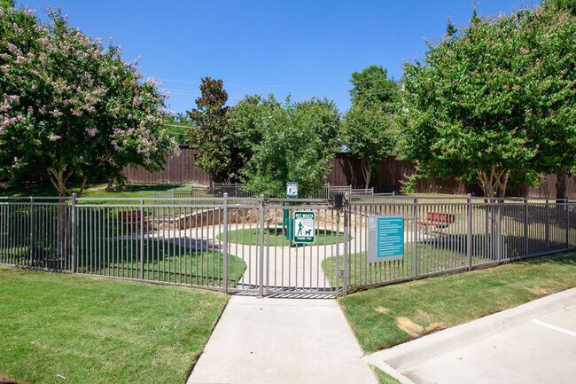 Building Photo - 13005 Meandering Way