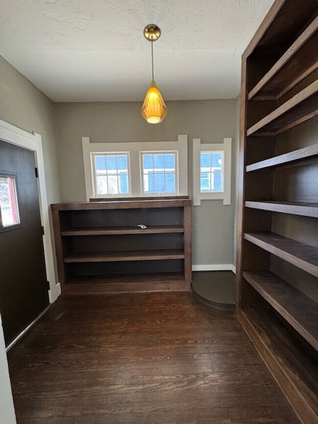 Building Photo - 2 bed 2 bath historic remodeled home with an awesome 1bed 1 bath detached apartment! Mesta Park b...