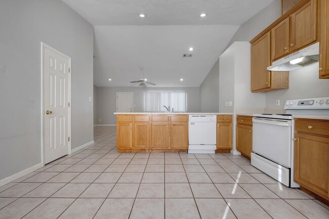 Building Photo - 712 W Brevard St