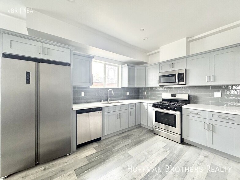 Building Photo - 158 N Mariposa Ave