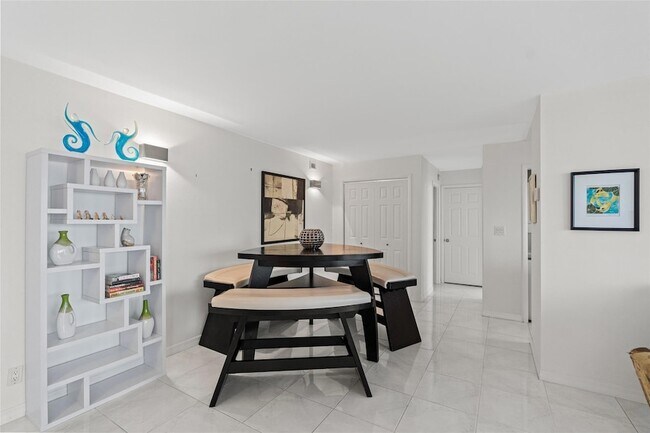 Building Photo - 2841 N Ocean Blvd