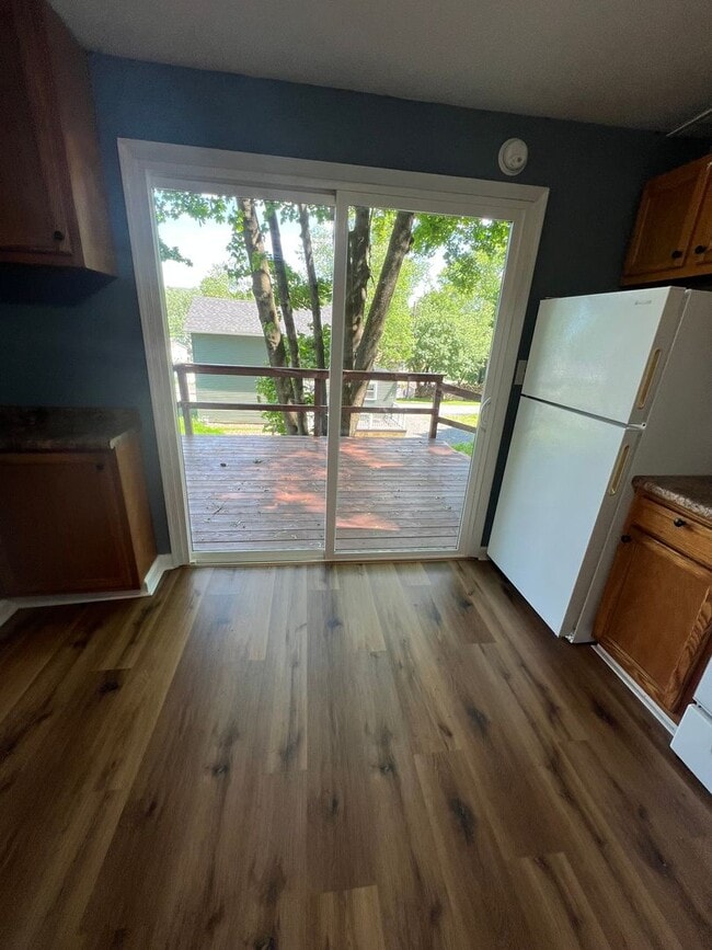 Building Photo - Newly Renovated 2 Bed/1 Bath Single Family...
