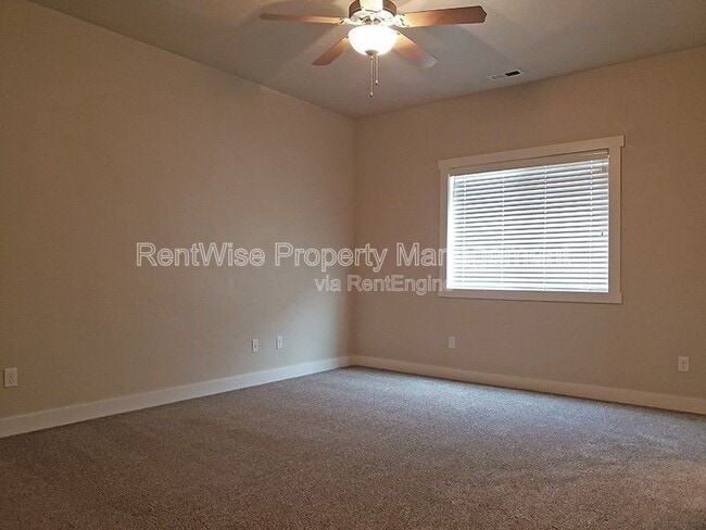 Building Photo - 2754 Vallin Ave N