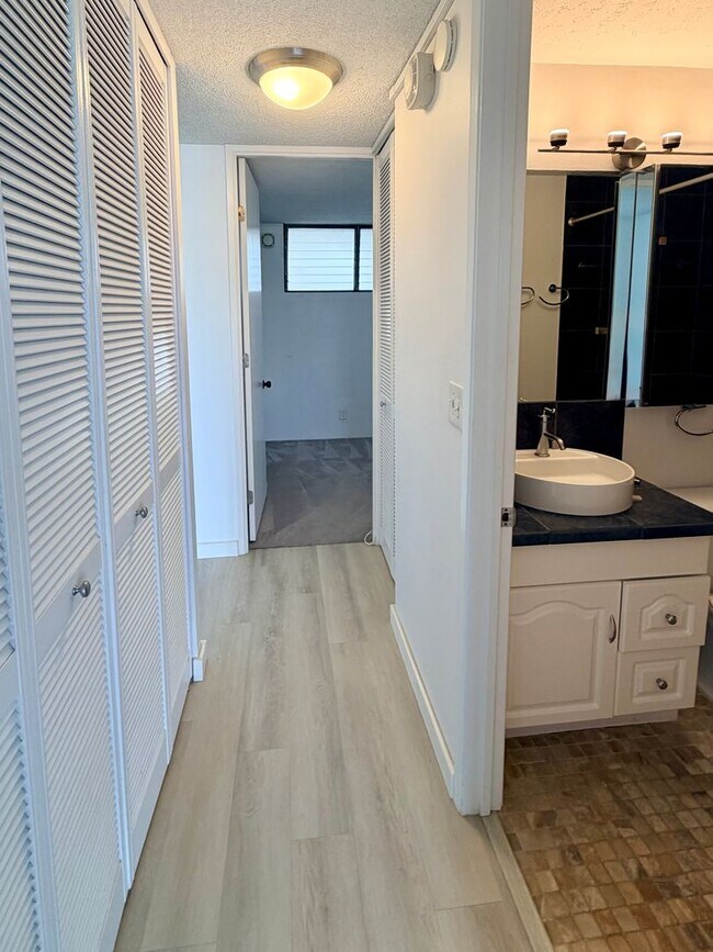 Building Photo - 2121 Ala Wai Blvd