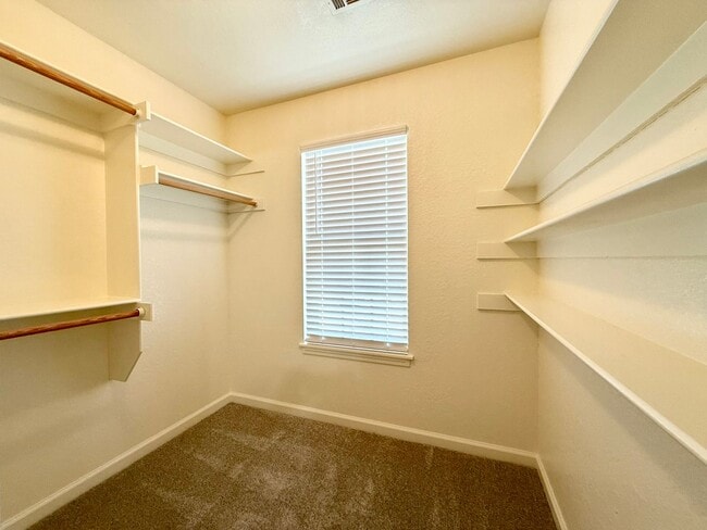 Building Photo - ***611 B Grove***