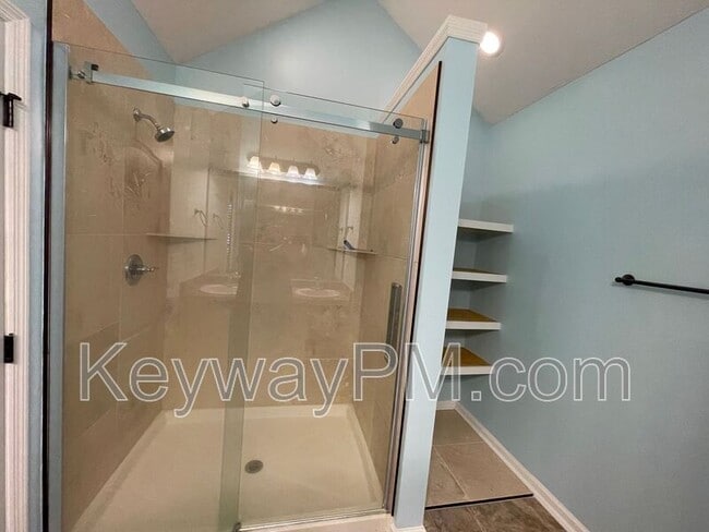 Building Photo - 811 Oshields Ct