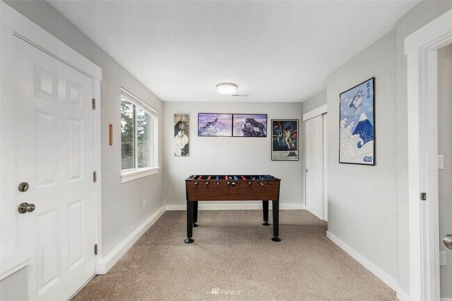 Building Photo - Beautiful 4 Bedroom Close to Everything!