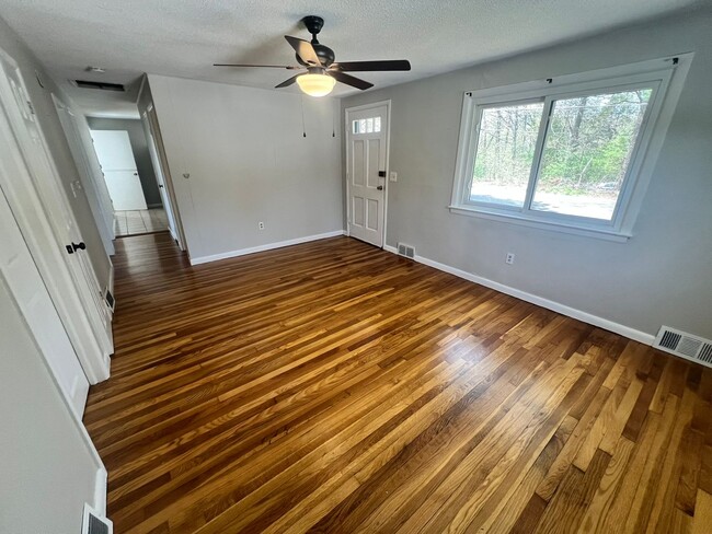 Building Photo - Single Family Ranch for Rent In Sixteen Ac...