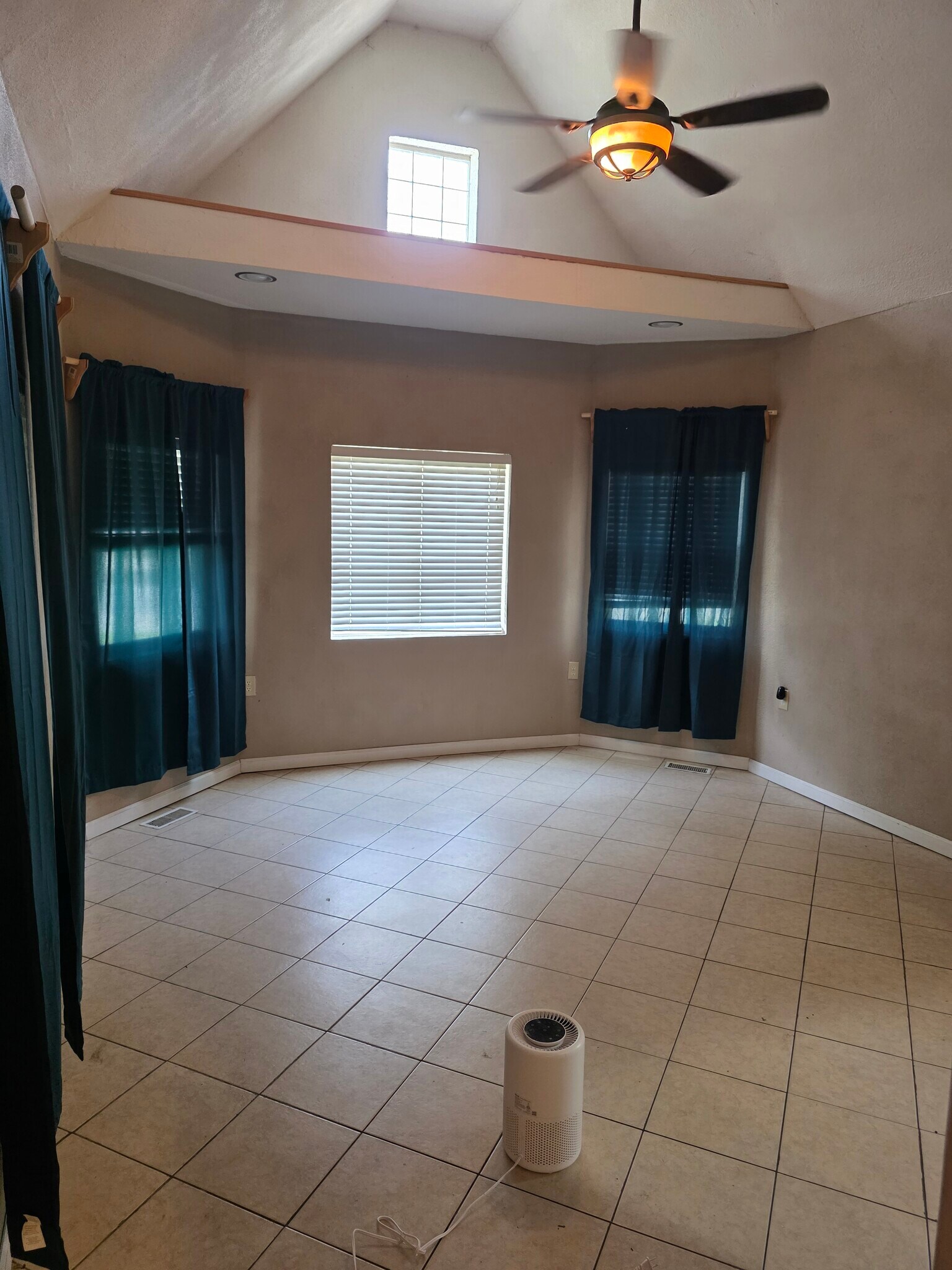 Front Room - 521 E 7TH AVE