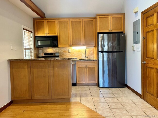 Building Photo - 53-56-56 72nd Pl