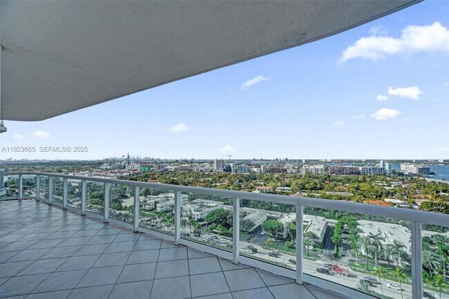 Building Photo - 10101 Collins Ave