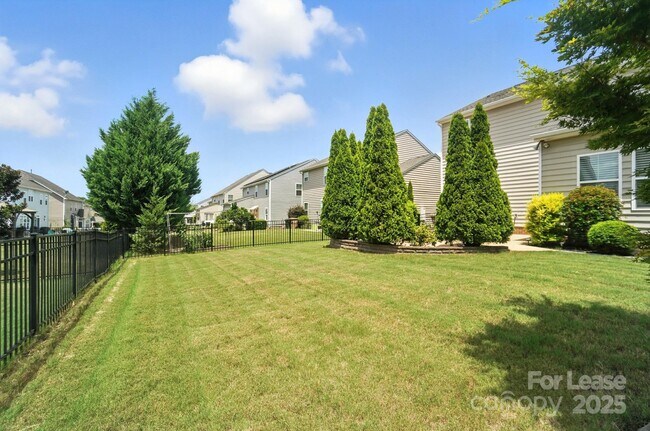 Building Photo - 2031 Hamil Ridge Dr