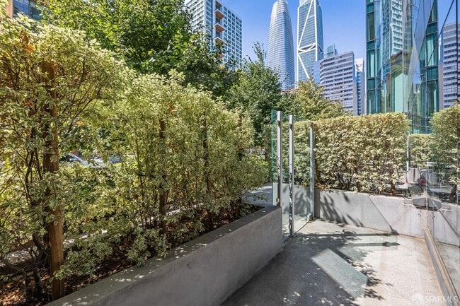 Building Photo - 201 Folsom St