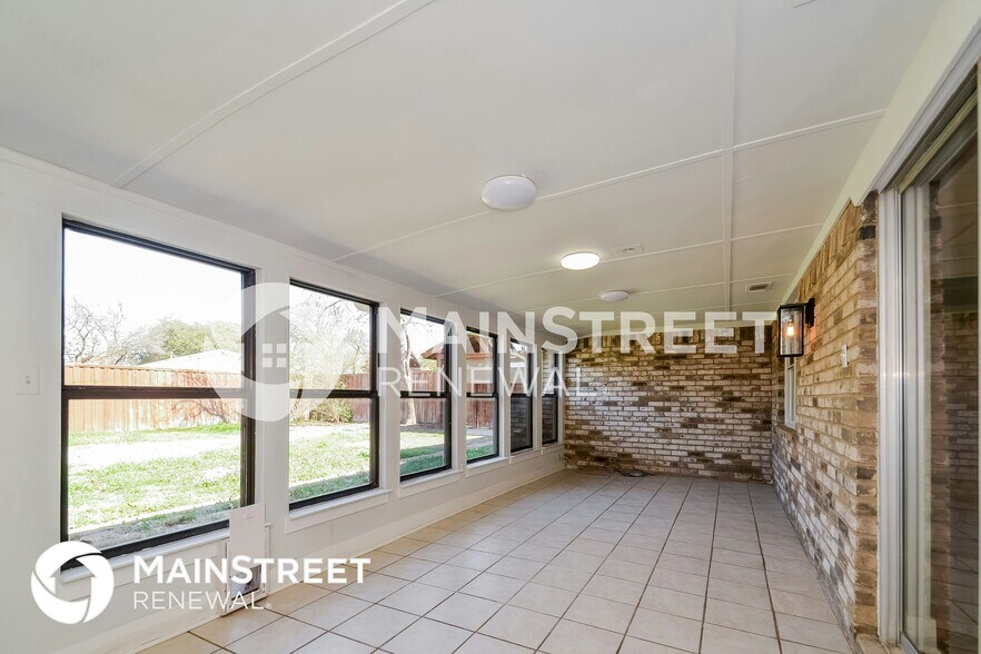 Building Photo - 2505 Westridge Dr