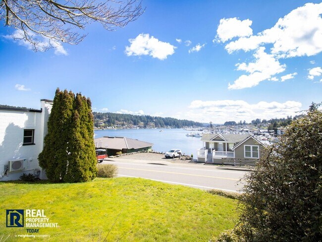 Building Photo - Charming 2 Bedroom! Stunning Views!