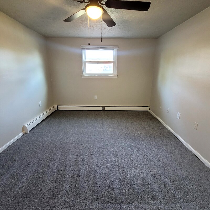 Building Photo - 201 Rose Ln St SE