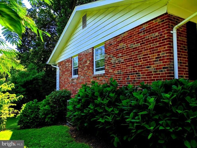 Building Photo - 8702 Thunderbird Ct