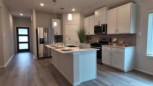 Building Photo - 16241 Parish Pointe Ct