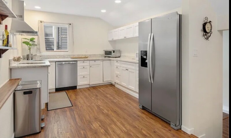 Building Photo - 7766 SW Bayberry Dr