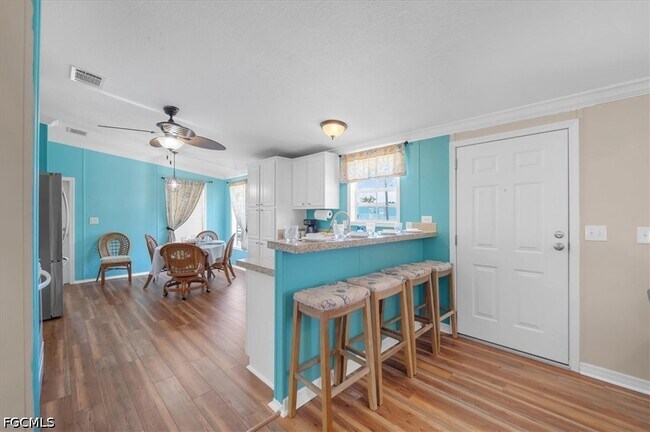 Building Photo - 701 Coral Dr