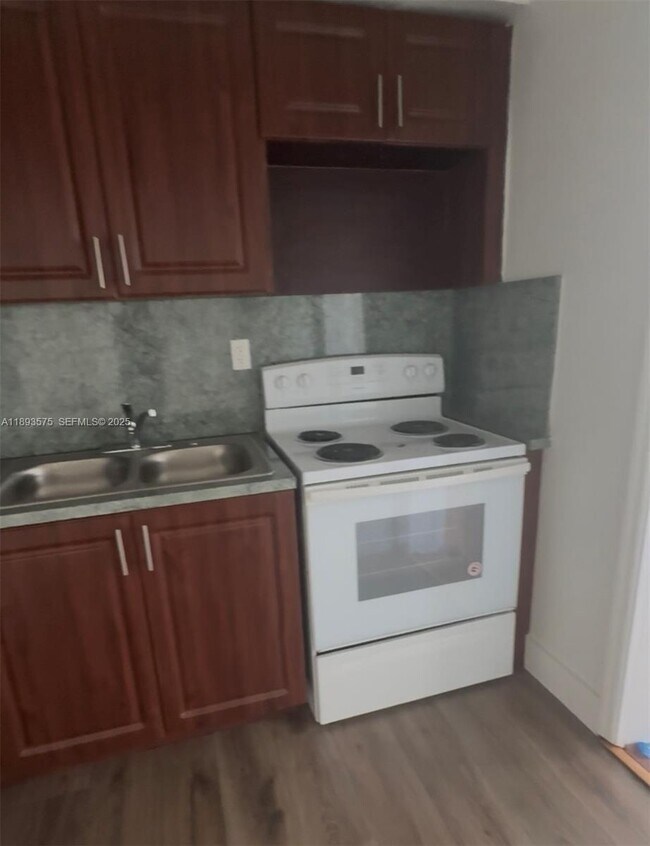 Building Photo - 2046 SW 7th St