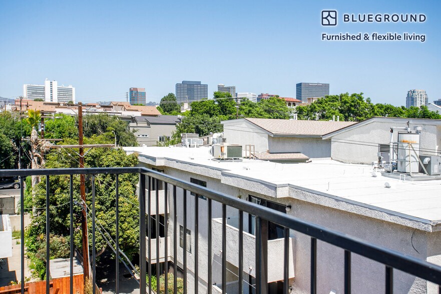 Building Photo - 1620 S Bentley Ave