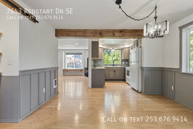 Building Photo - 7643 Redstart Dr SE