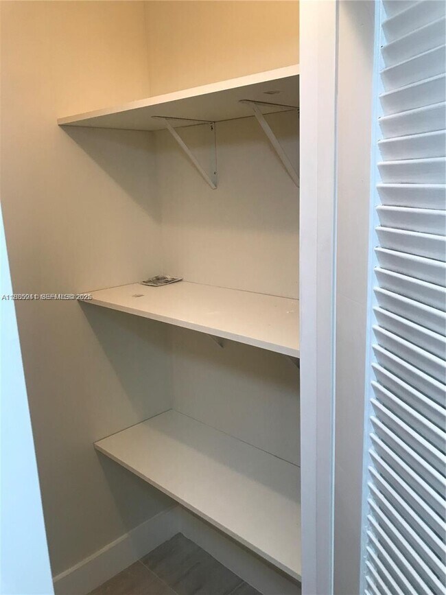 Building Photo - 358 Mansfield I