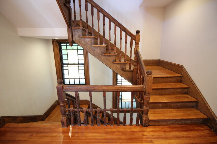 Building Photo - 64 Beech Glen St