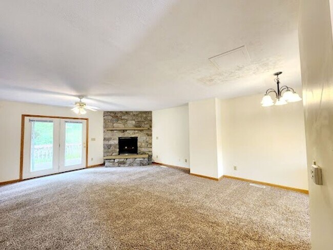 Building Photo - 892 Tremont St