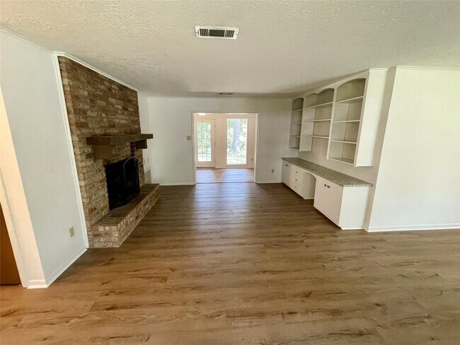 Building Photo - 1102 Ada St