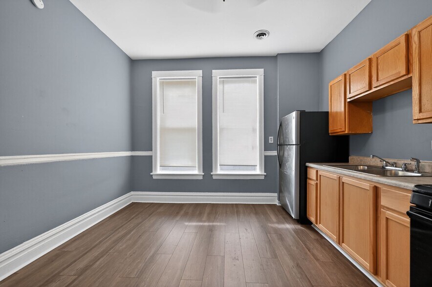 Building Photo - 3542 W 24th St