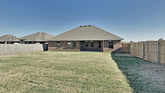 Building Photo - Very Nice 4 Bedroom 2 Bath Home in Mustang...