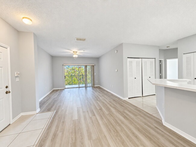 Building Photo - 615-304 Fairway Dr.
