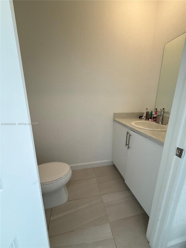 Building Photo - 412 NW 12th Pl