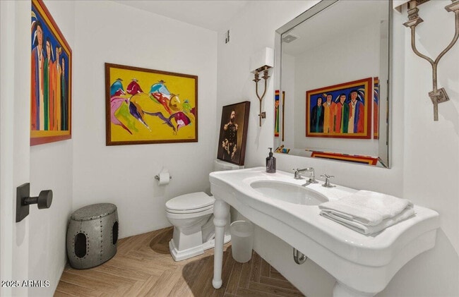 Building Photo - 4843 N 72nd Way