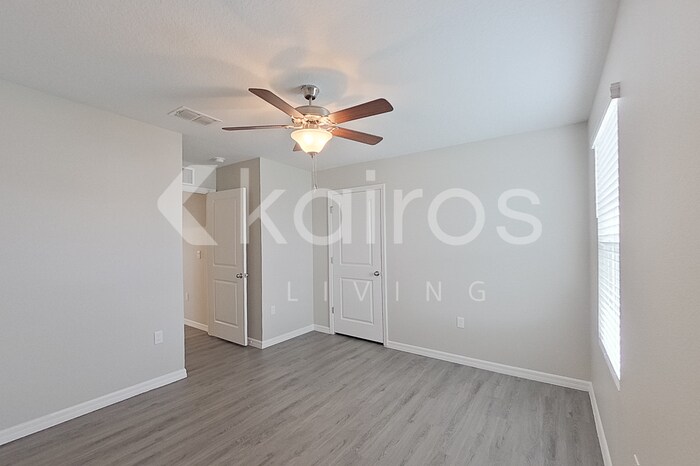 Building Photo - 8650 SW 44th Ct